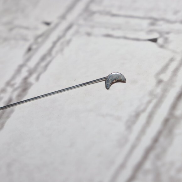 🌙✨🤍 VINTAGE SILVER MOON STICK PIN · 2.5" · MISSING END CAP - Picture 3 of 4